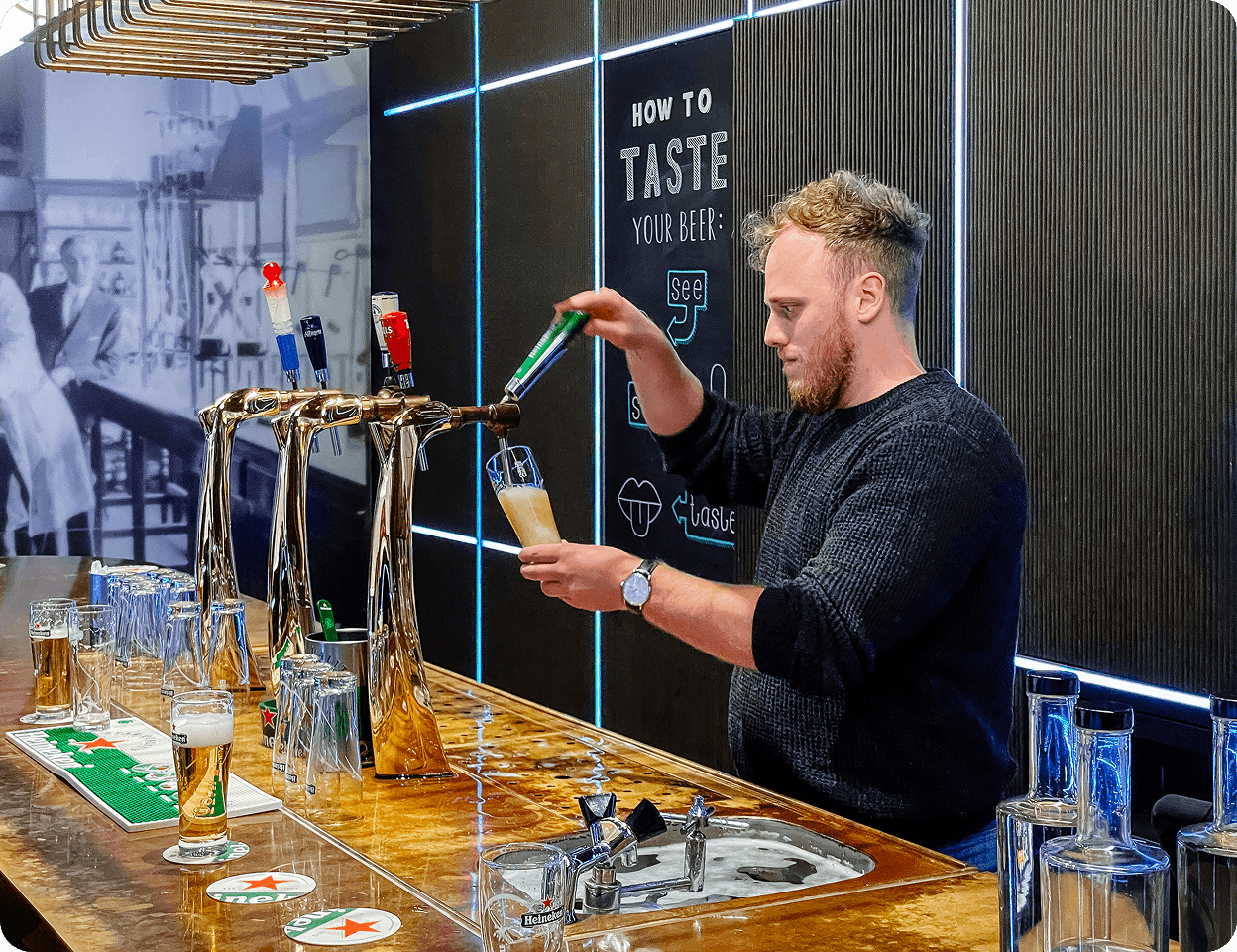 A bartender pouring the perfect Heineken at the Star Quality training bar.